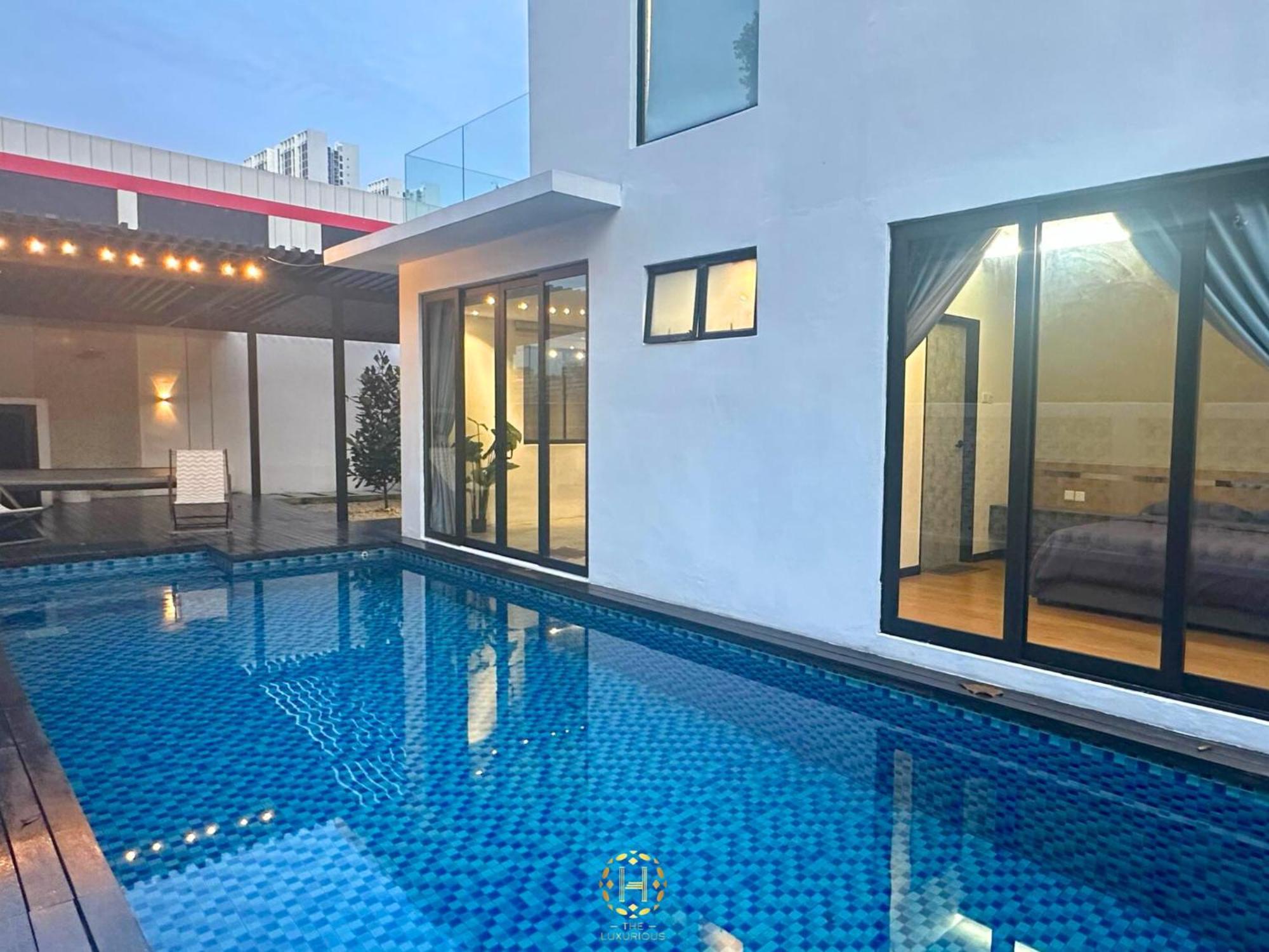 The Luxurious 27, Johor Bahru Villa Exterior photo
