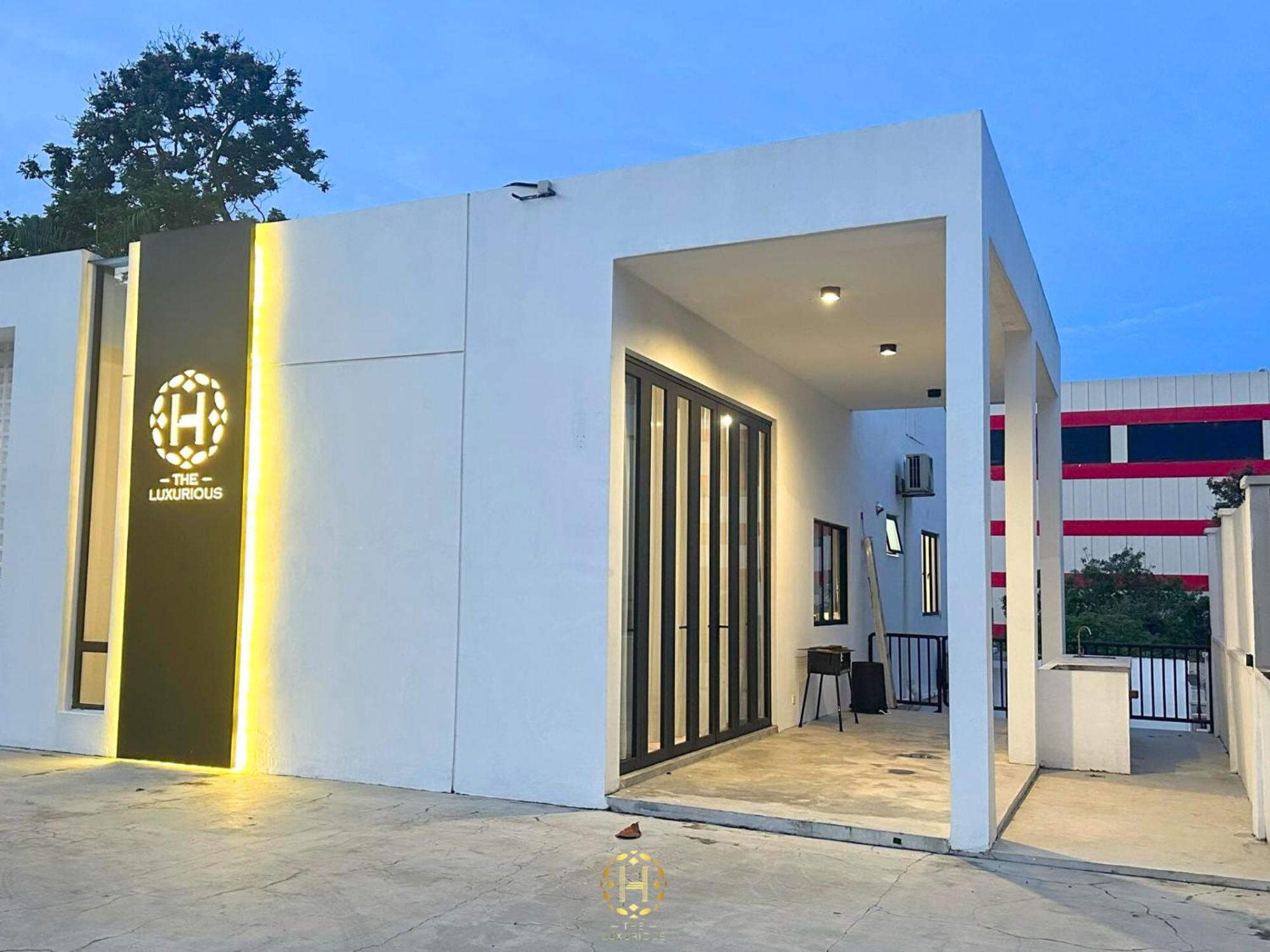 The Luxurious 27, Johor Bahru Villa Exterior photo